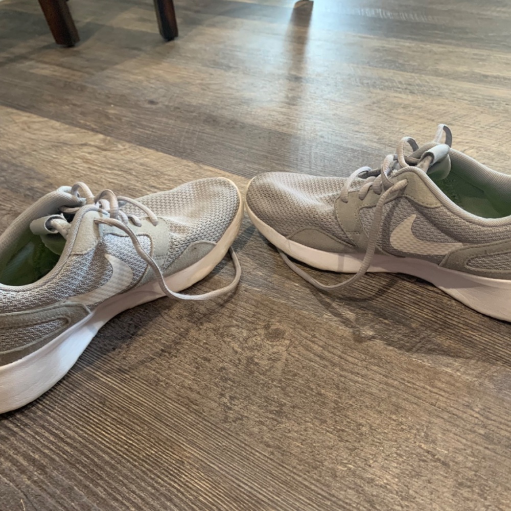 Nike Kaishi Wolf Gray Running Shoes - Picture 4 of 7